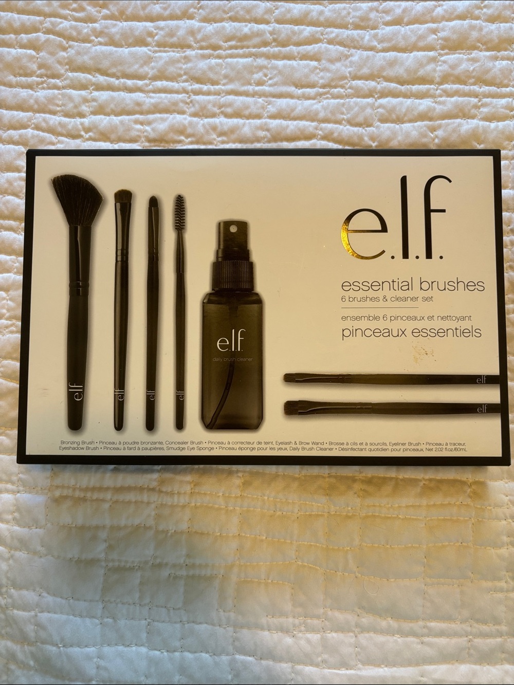 e.l.f. Essential Brushes & Cleaner Set in Black